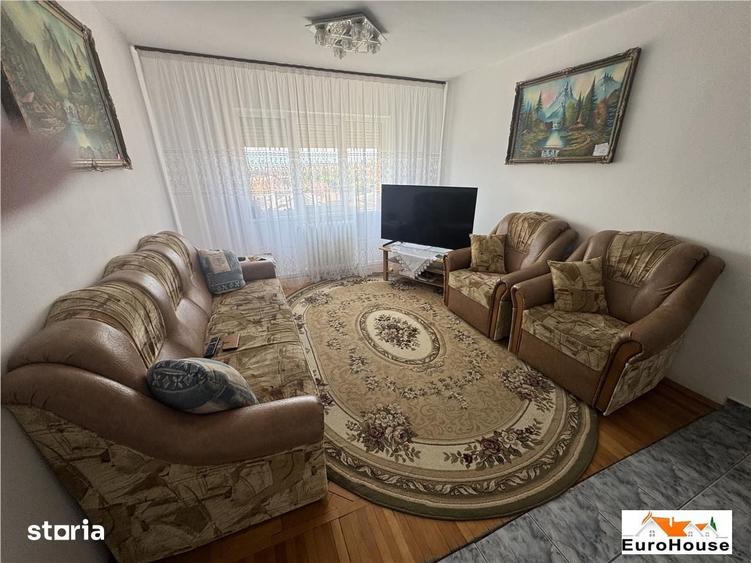 Apartament cu 3 camere decomandat în Cetate