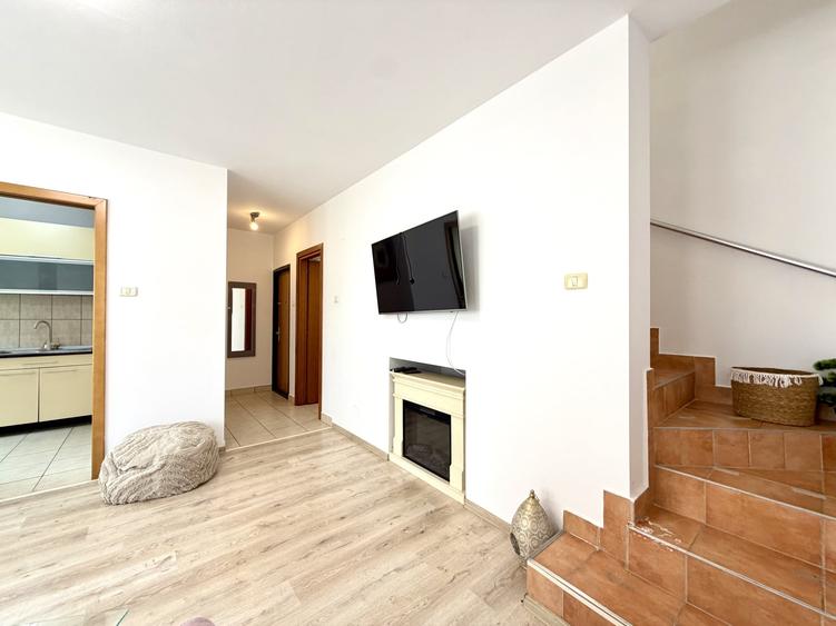 Apartament cu 3 camere decomandat, mobilat în Dumbrăvița