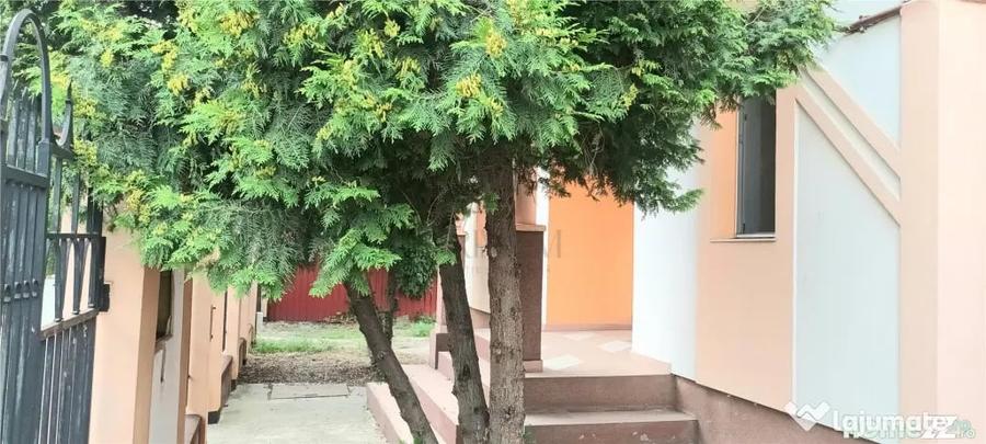 Casă cu 5 camere cu Teren 600 Mp în Lipovei