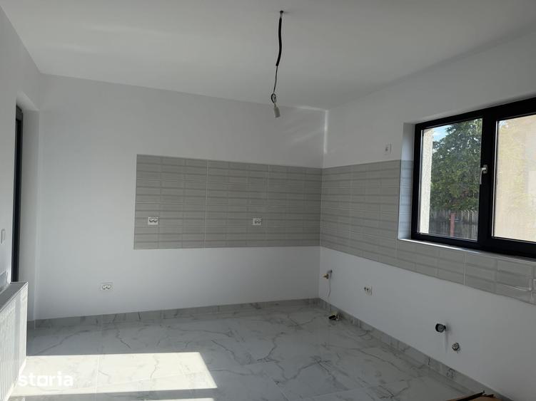 Casă cu 5 camere cu Teren 642 Mp în Pictor Rosenthal