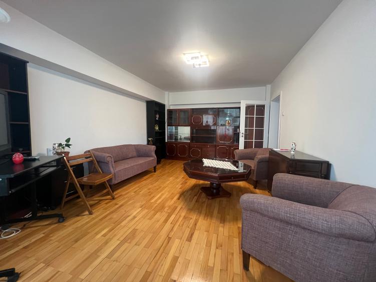 700€, stradal Unirii, spatios, etaj 1 - 2