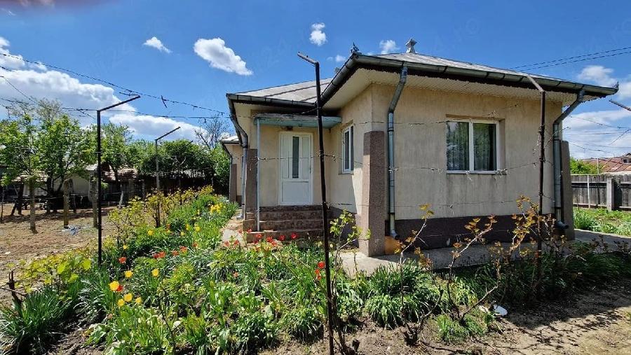 Casă cu Teren 1045 Mp în Ciorani