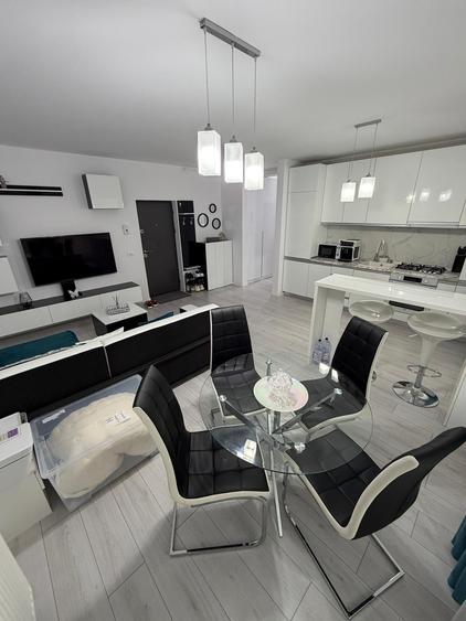 Apartament cu 2 camere semidecomandat în Giroc