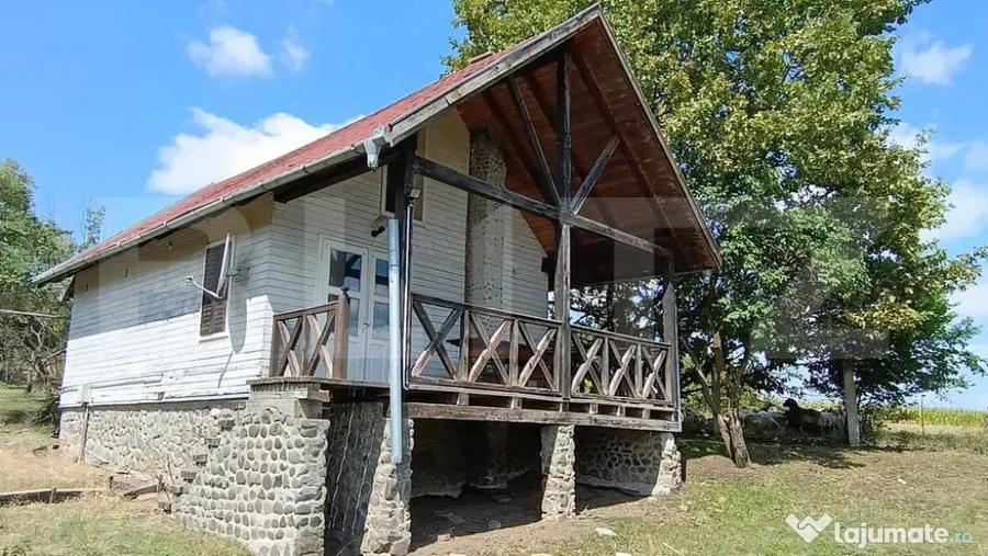 Casă cu 3 camere cu Teren 18449 Mp în Păingeni