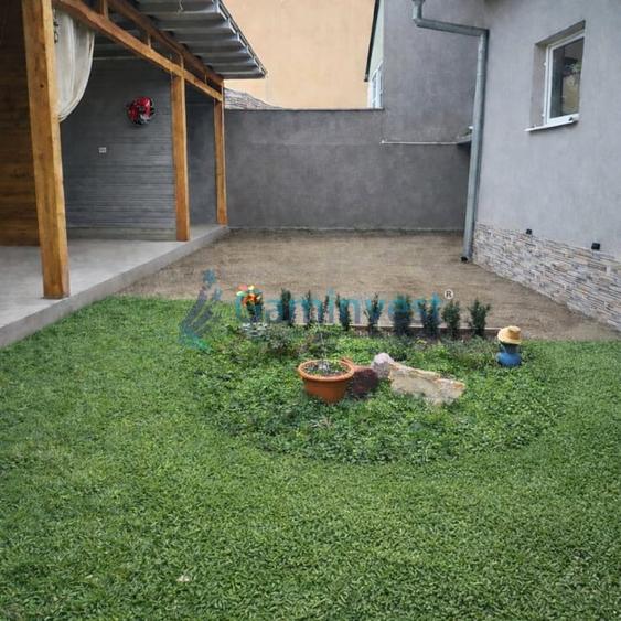 Casă individuală cu 3 camere cu Canalizare în Central