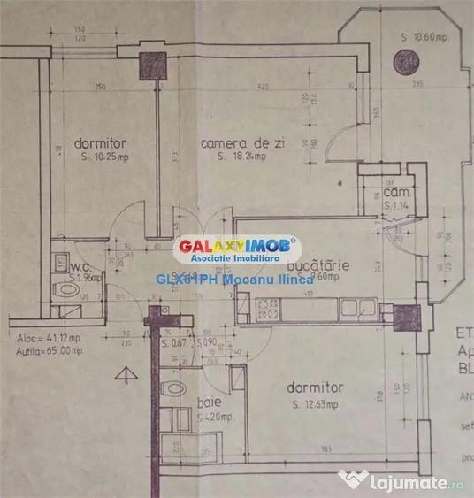 Apartament cu 3 camere decomandat în Republicii