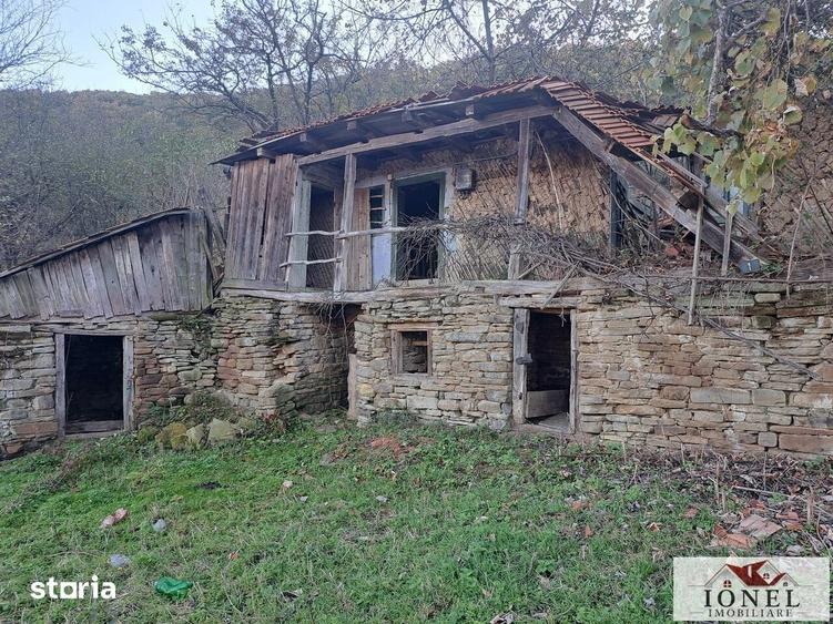 Casă cu 2 camere cu Teren 17399 Mp în Vințu de Jos