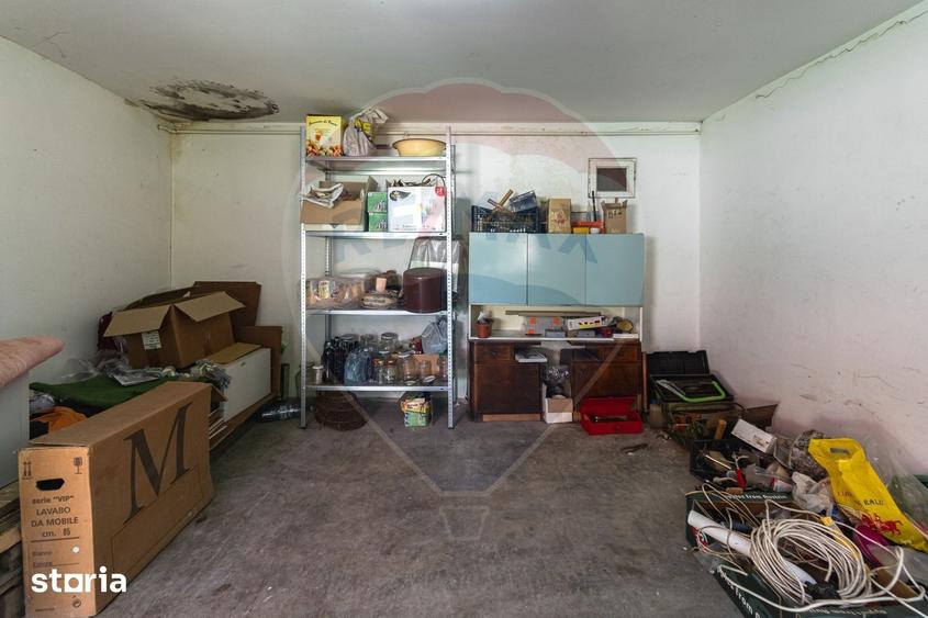 Casă cu 4 camere cu Teren 1673 Mp în Central