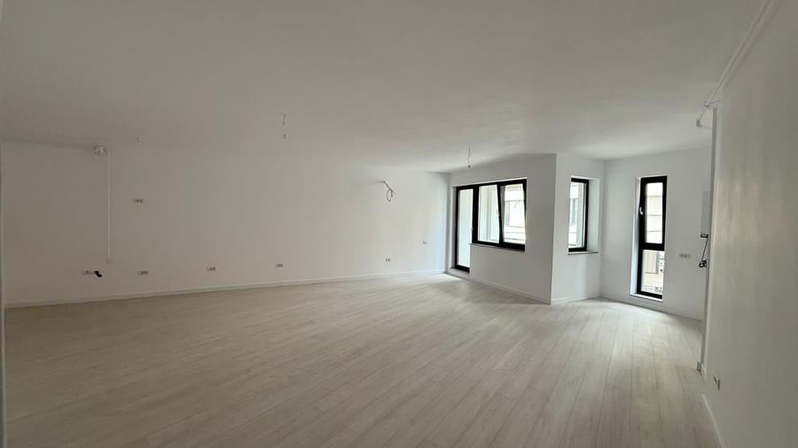 Apartament cu 3 camere decomandat în Nerva Traian
