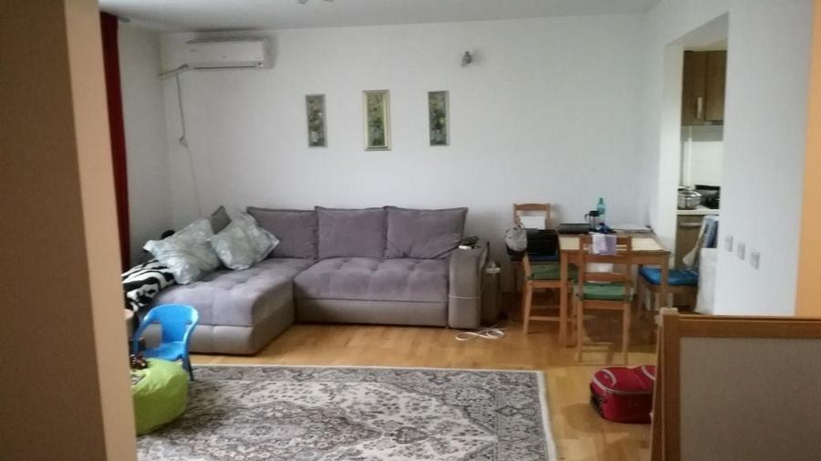 Apartament cu 2 camere semidecomandat în Sud