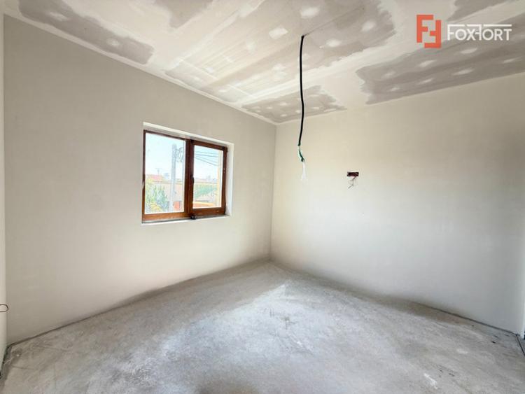 Casă cu 5 camere cu Teren 348 Mp în Săcălaz