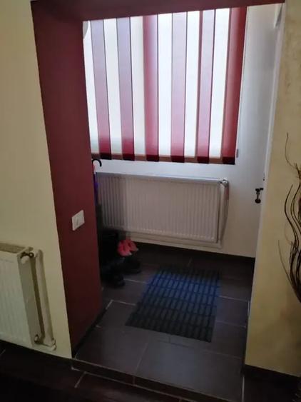 Apartament cu 3 camere semidecomandat în Mogoșoaia