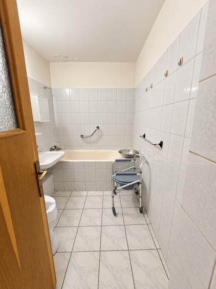 Apartament cu 3 camere decomandat în Vitan