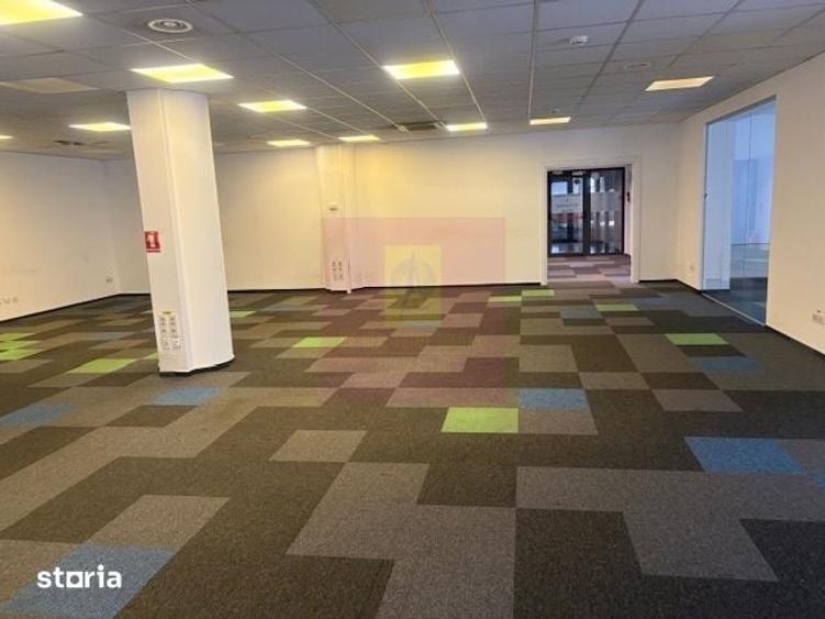 Spațiu comercial, de 556 mp, în Universitate