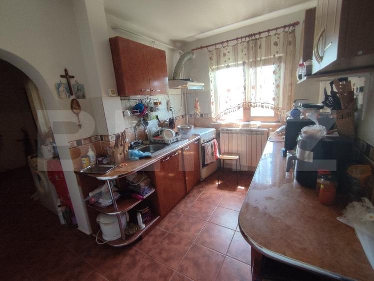 Casă individuală cu 8 camere cu Canalizare în Cătămărești-Deal