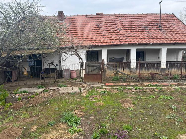 Casă cu 3 camere în Crestur