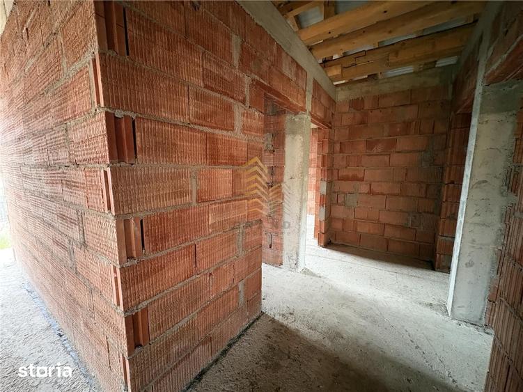 Casă cu 5 camere cu Teren 500 Mp în Central