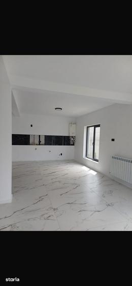 Casă cu 4 camere cu Teren 200 Mp în Central