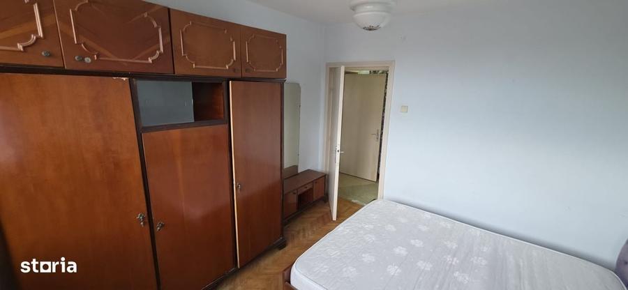 Apartament cu 3 camere semidecomandat în Central