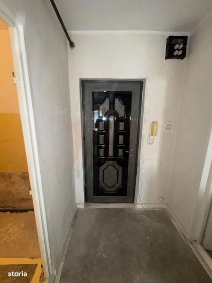 Garsonieră decomandată în Sud