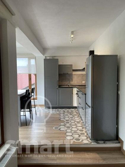 Apartament cu 3 camere semidecomandat, mobilat în Gruia