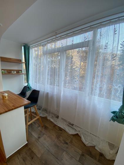 Apartament cu 2 camere semidecomandat, mobilat în Pajura