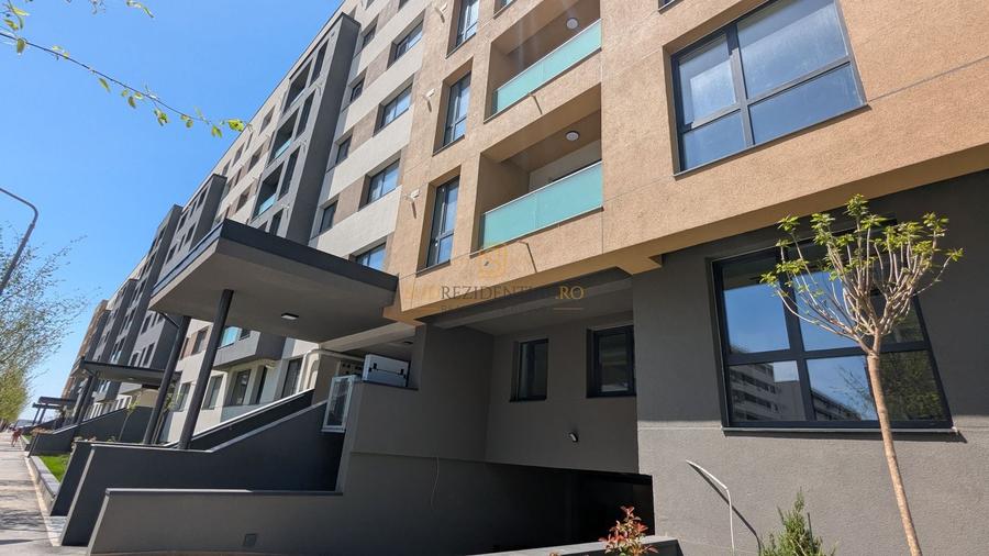 Apartament cu 3 camere semidecomandat în Berceni