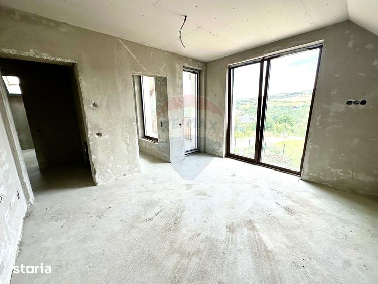 Casă cu 5 camere cu Teren 900 Mp în Ciurila