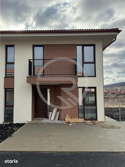 Casă cu 5 camere cu Teren 375 Mp în Chinteni