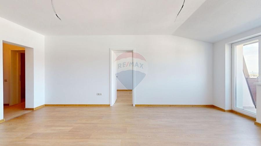 Apartament cu 2 camere semidecomandat în Sânpetru