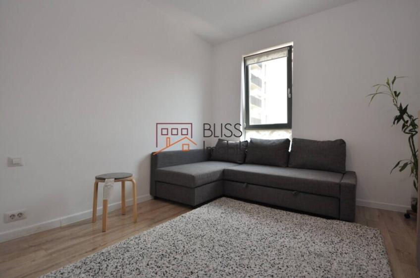 Apartament cu 3 camere semidecomandat în Titan