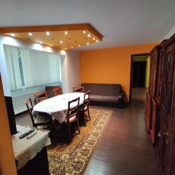 Apartament cu 3 camere semidecomandat în Circumvalațiunii