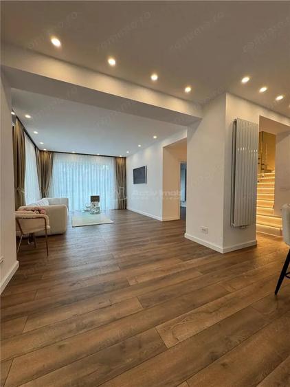 Casă cu Teren 425 Mp în Mărăști