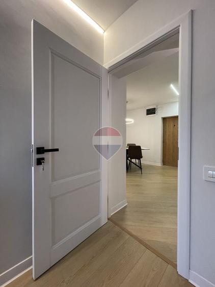 Apartament cu 3 camere decomandat, mobilat în P-ța Alba Iulia