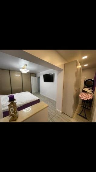 Apartament cu 3 camere decomandat, mobilat în Faleza Nord