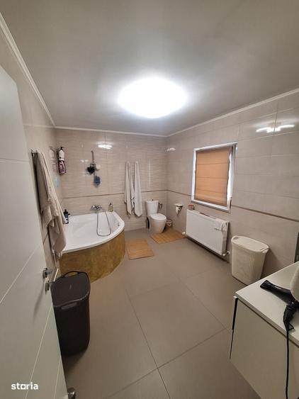 Casă cu 4 camere în Dealul Malului