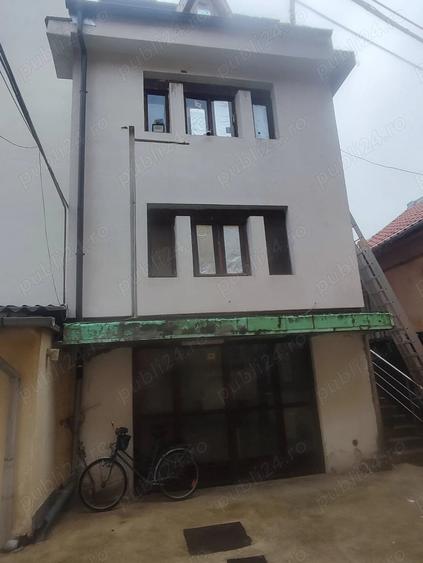Apartament cu 4 camere semidecomandat în Ultracentral