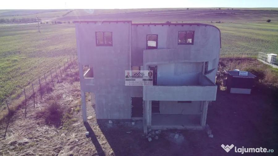 Casă cu 2 camere cu Teren 1500 Mp în Munteni