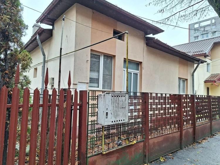 Casă cu 3 camere cu Teren 183 Mp în Central