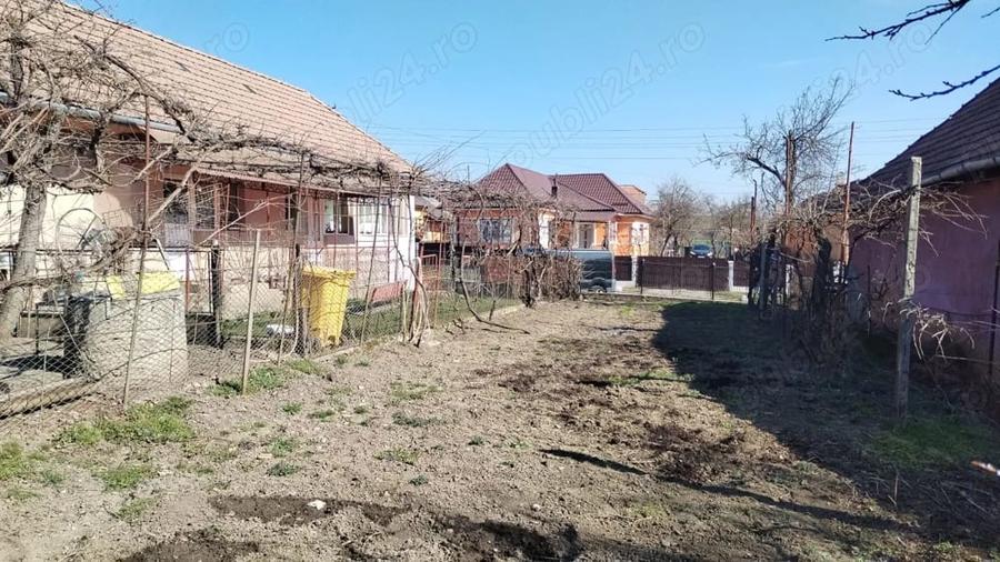 Casă cu 2 camere cu Teren 560 Mp în Morești