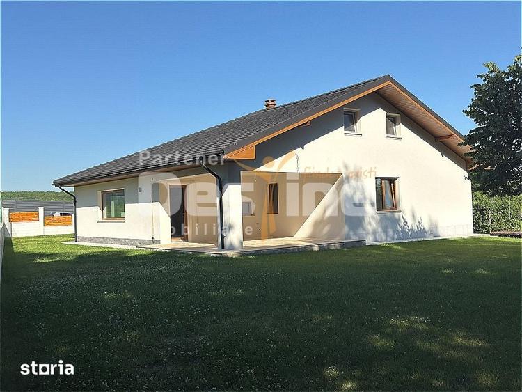 Casă cu 4 camere cu Teren 1000 Mp în Bucium