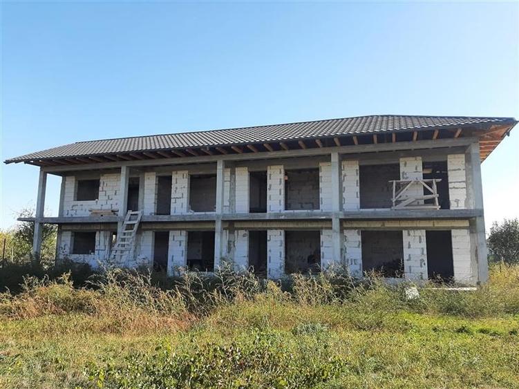 Apartament cu 7 camere decomandat în Murighiol