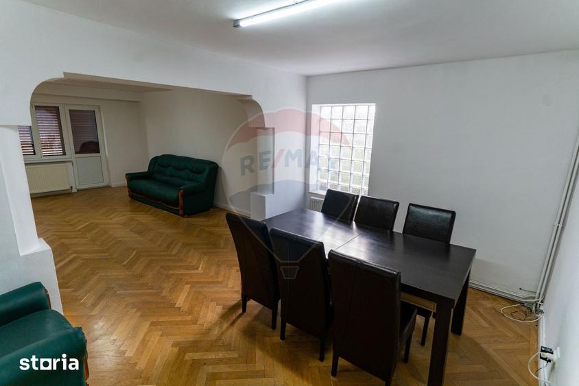 Casă cu 6 camere cu Teren 404 Mp în Centru Vechi