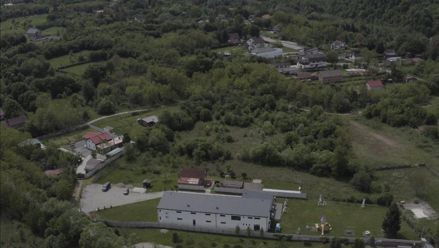 Casă individuală cu 10 camere cu Teren 4600 Mp în Central