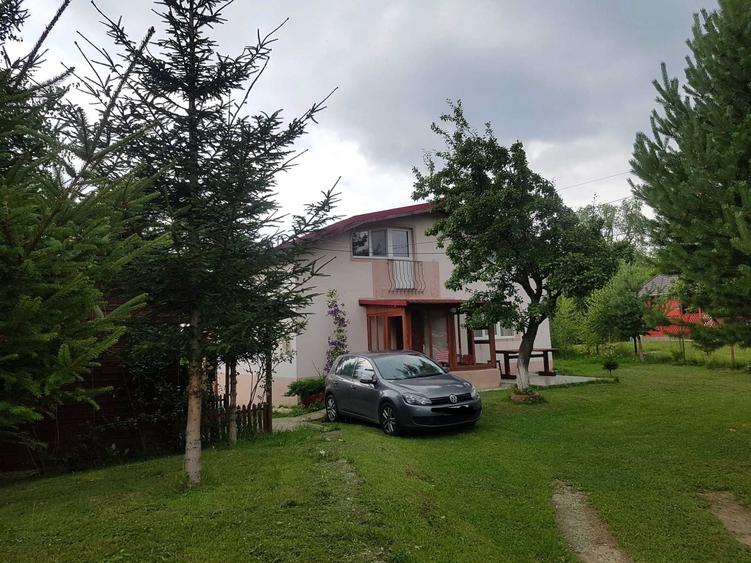 Casă cu 4 camere în Lunca Mare