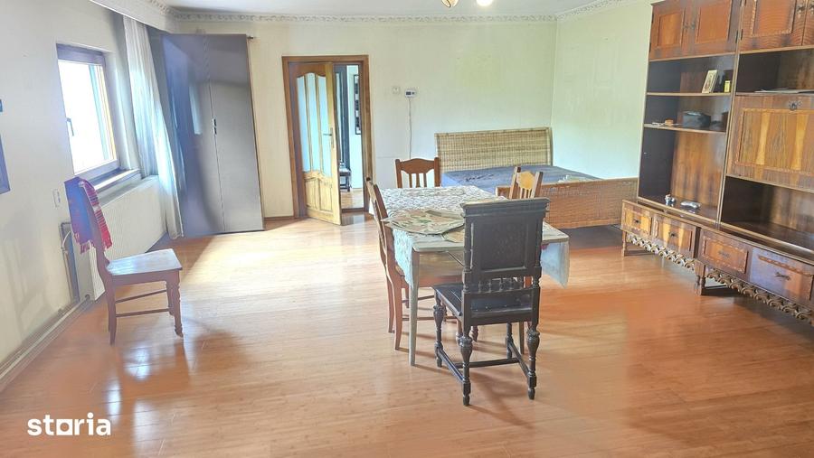 Casă cu 4 camere cu Teren 856 Mp în Central