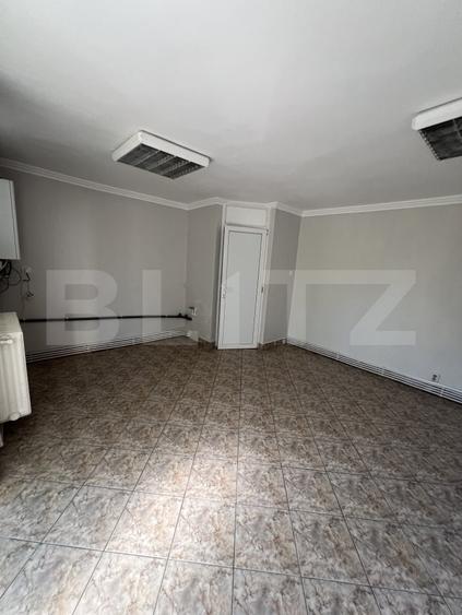Spațiu comercial, de 18.5 mp, în Decebal