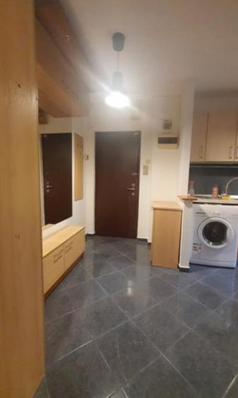 Apartament cu 3 camere semidecomandat în Titan