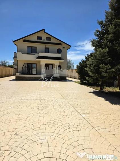 Casă cu 7 camere cu Teren 1642 Mp în Poiana