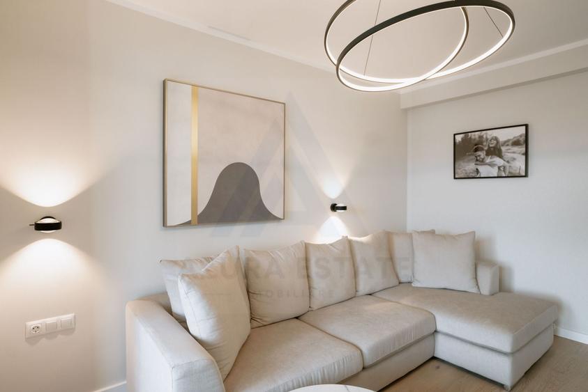 Apartament cu 5 camere decomandat în Cristian